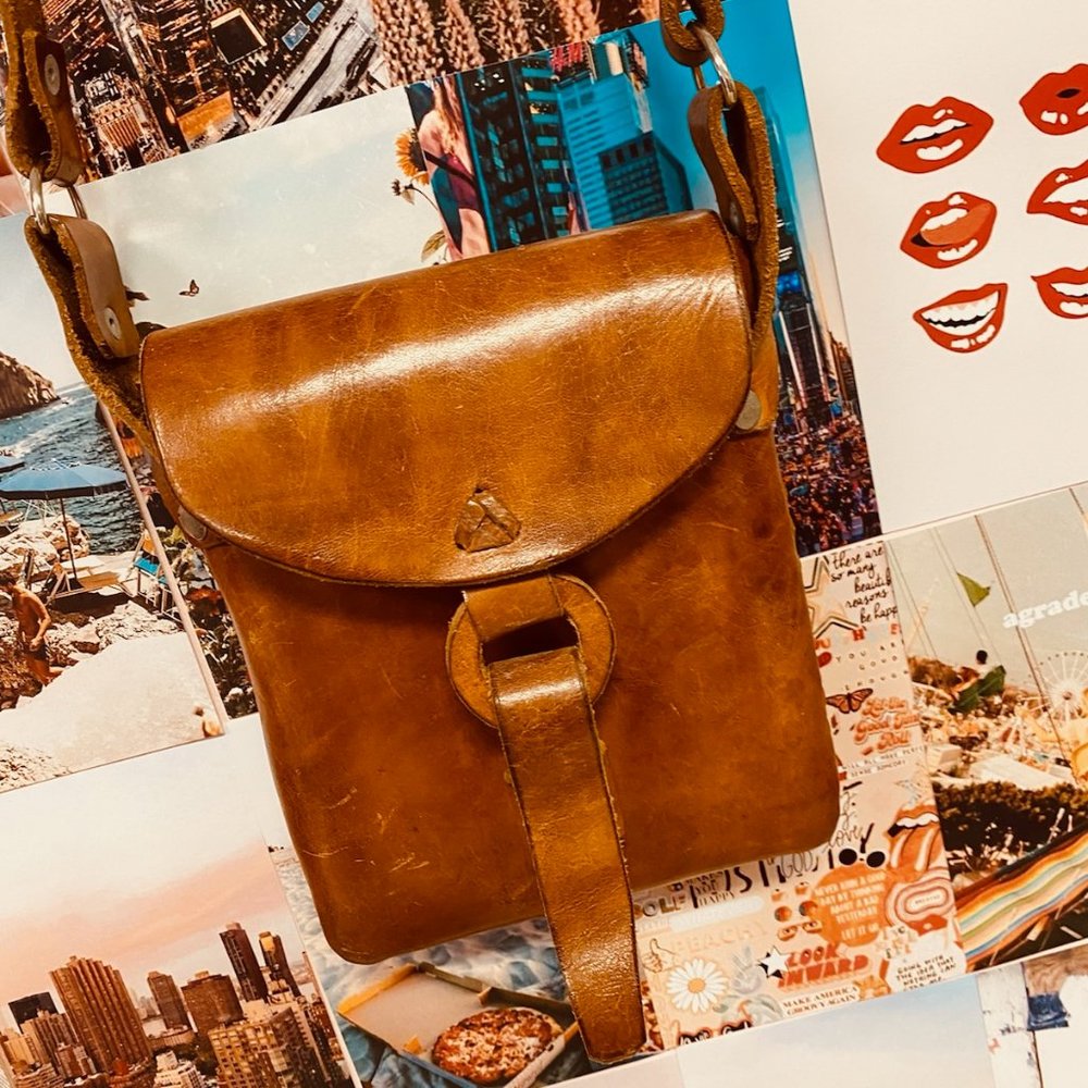 LEATHER CROSSBODY